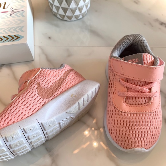 Nike sneakers girl toddler size 4 coral pink - Picture 2 of 6